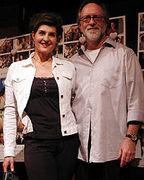 ニア・バルダロス（左）と製作のゲイリー・ゲッツマン