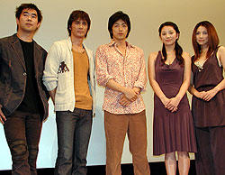 （左より）北村監督、加藤雅也、大沢たかお、小池栄子、野波麻帆