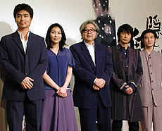 （左より）小沢征悦、松たか子、山田洋次監督 永瀬正敏、吉岡秀隆