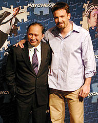 ジョン・ウー監督（左）とベン・アフレック