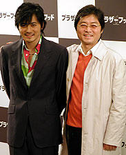 （左より）チャン・ドンゴン、カン・ジェギュ監督
