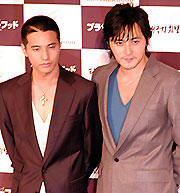 （左より）ウォンビン、チャン・ドンゴン