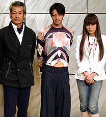 （左より）田中泯、オダギリジョー、柴咲コウ