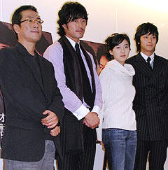 （左より）キム・テギュン監督、チョ・ハンソン、 イ・チョンア、カン・ドンウォン