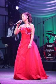 20年ぶりにライブで熱唱する薬師丸ひろ子「今度は愛妻家」