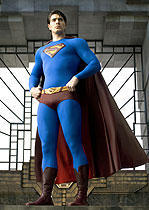 新生スーパーマンのコスチュームはこんな感じ！