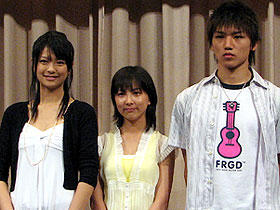 兄はでないんでしょうか？ （左より）榮倉奈々、谷村美月、平川地一丁目・弟の林直次郎