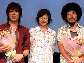 （左から）大橋卓弥、長澤まさみ、常田真太郎