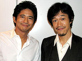 「チャーリー・ジェイド」日本語吹き替えを 担当した小山力也（右）、萩原聖人（左）