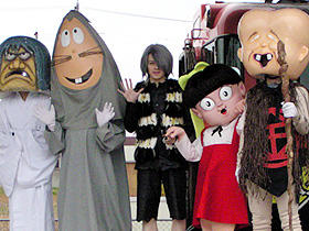 鳥取県境港市に集合した「ゲゲゲの鬼太郎」 ウエンツ瑛士と妖怪たち