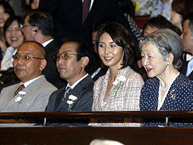 皇后陛下から向って左へ 松嶋菜々子、さだまさし、犬童一心監督