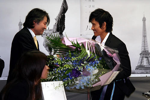 イ・ビョンホン、37歳の誕生日を日本で迎える。結婚はまだ先？
