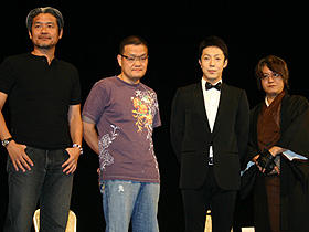 （左から）平山夢明、中田秀夫監督、尾上菊之助、京極夏彦