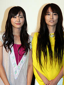 ガッキーの涙の成果をよく聴いて！ （左から）新垣結衣、菊地凛子