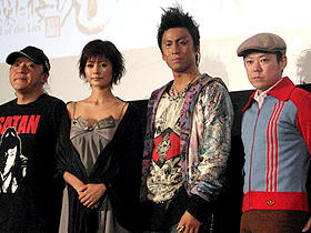 （左から）いのうえひでのり、真木よう子、市川染五郎、阿部サダヲ