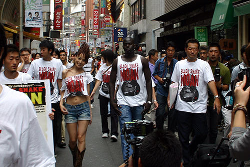 「ブラック・スネーク・モーン」 8月27日 渋谷街頭イベント