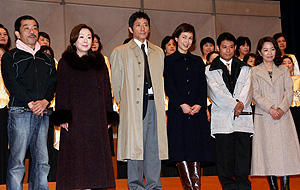 「歓喜の歌」 （左から）松岡錠司監督、由紀さおり、小林薫、安田成美、 伊藤淳史、浅田美代子