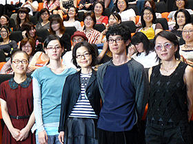 メガネっ娘だらけ!? （左から）もたいまさこ、市川実日子、 小林聡美、加瀬亮、荻上直子監督