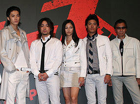 「クローズZERO」（左から）小栗旬、山田孝之、黒木メイサ、 高岡蒼甫、三池崇史監督