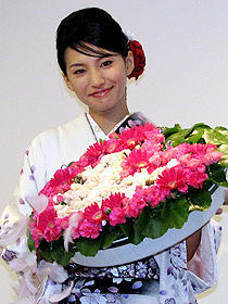 “凛子2世”芦名星が24歳の誕生日に「シルク」の過酷な入浴体験を告白！