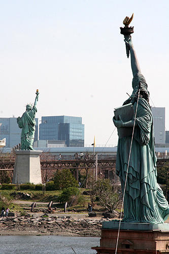 東京湾に“首のない自由の女神像”が出現！「クローバーフィールド」 - 画像8