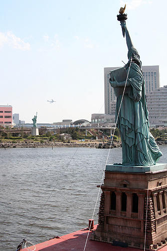 東京湾に“首のない自由の女神像”が出現！「クローバーフィールド」 - 画像11