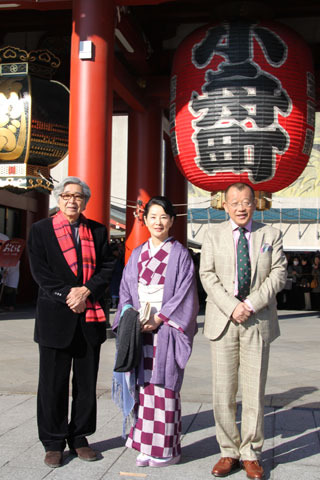 吉永小百合「おとうと」ヒット祈願で浅草寺へ　観光客1500人仰天