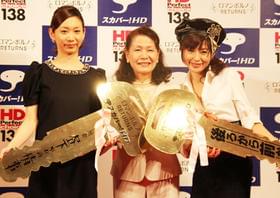 白川和子から「カギ」を渡されバトンタッチ「後ろから前から(2010)」