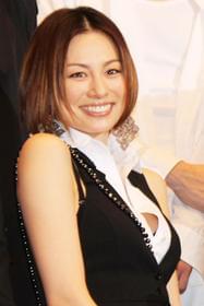 カメラマンひとりひとりに満面の笑顔をサービス「交渉人」