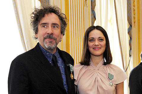 ティム・バートン監督とマリオン・コティヤールが仏芸術文化勲章を受章