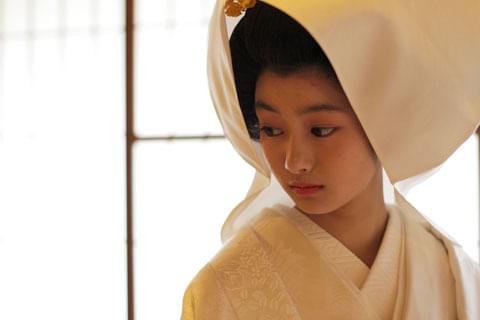 忽那汐里、16歳で花嫁に あこがれの白むくに「幸せでした」