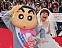 ウエディングドレス姿の春菜に大声援「映画クレヨンしんちゃん 超時空!嵐を呼ぶオラの花嫁」