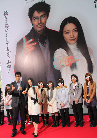 仲間由紀恵“日本初”3D看板に「アバター近づいた！」