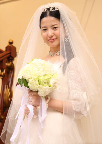 吉高由里子、3年ぶり主演映画「婚前特急」で人生初の花嫁姿