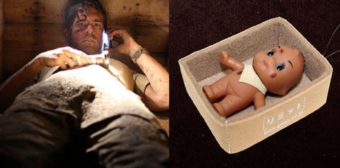 “生き埋め映画”前売り特典で、キューピーが泥だらけで棺の中に
