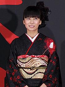 質素な劇中とは変わり、この日はあでやかに「大奥」