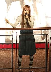 主題歌を熱唱する中川翔子「恋の正しい方法は本にも設計図にも載っていない」