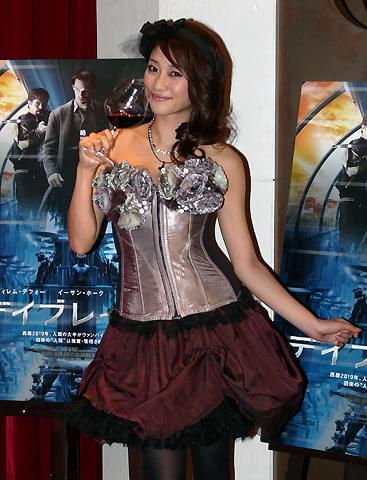 原幹恵、バンパイアになったら「好きな人の血を吸いたい」