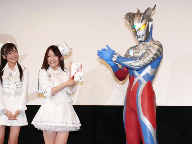 AKB48 内田眞由美、ウルトラマンゼロにじゃんけんで勝利