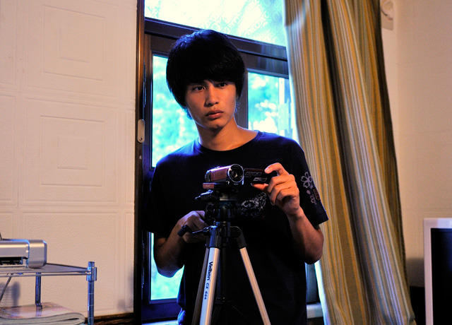 中村蒼、20歳の誕生日に主演作「パラノーマル第2章」DVD発売決定