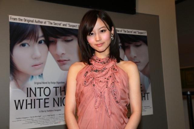 堀北真希、「白夜行」ベルリン上映に感無量