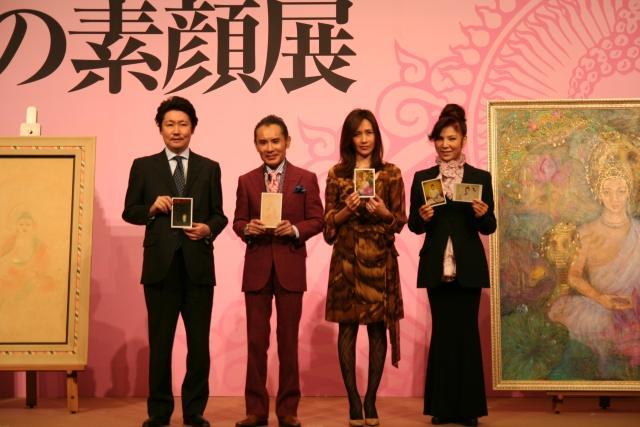 登壇した（左から）日本電波塔株式会社の前田伸社長、 片岡鶴太郎、工藤静香、八代亜紀