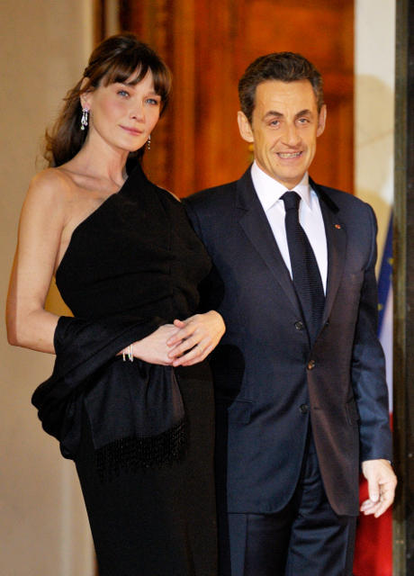 仏大統領カーラ夫人、カンヌ欠席は「個人的な理由」10月出産の報道も