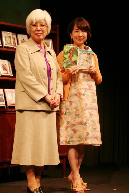 児童文学トークを披露した中川季枝子と阿川佐和子