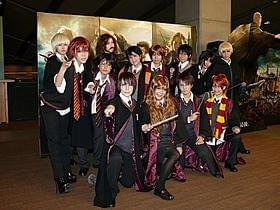 本格的なコスプレ姿を披露したファンたち「ハリー・ポッターと死の秘宝 PART2」