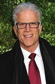「CSI」主役を務めるテッド・ダンソン「チアーズ!」