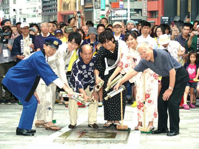 阿部寛、第一子誕生を「麒麟の翼」若手キャストが祝福