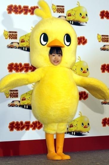 芦田愛菜、ひよこちゃんへ10分がかりの大変身！