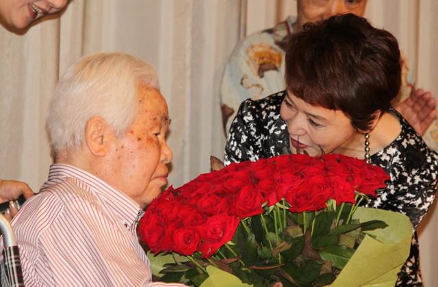 99歳・新藤兼人監督、人生最後の舞台挨拶「ときどき思い出して」