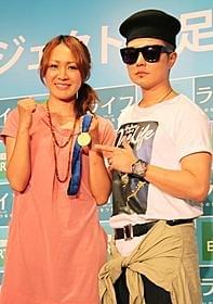 金メダルを持参した丸山選手とVERBAL「ライフ いのちをつなぐ物語」